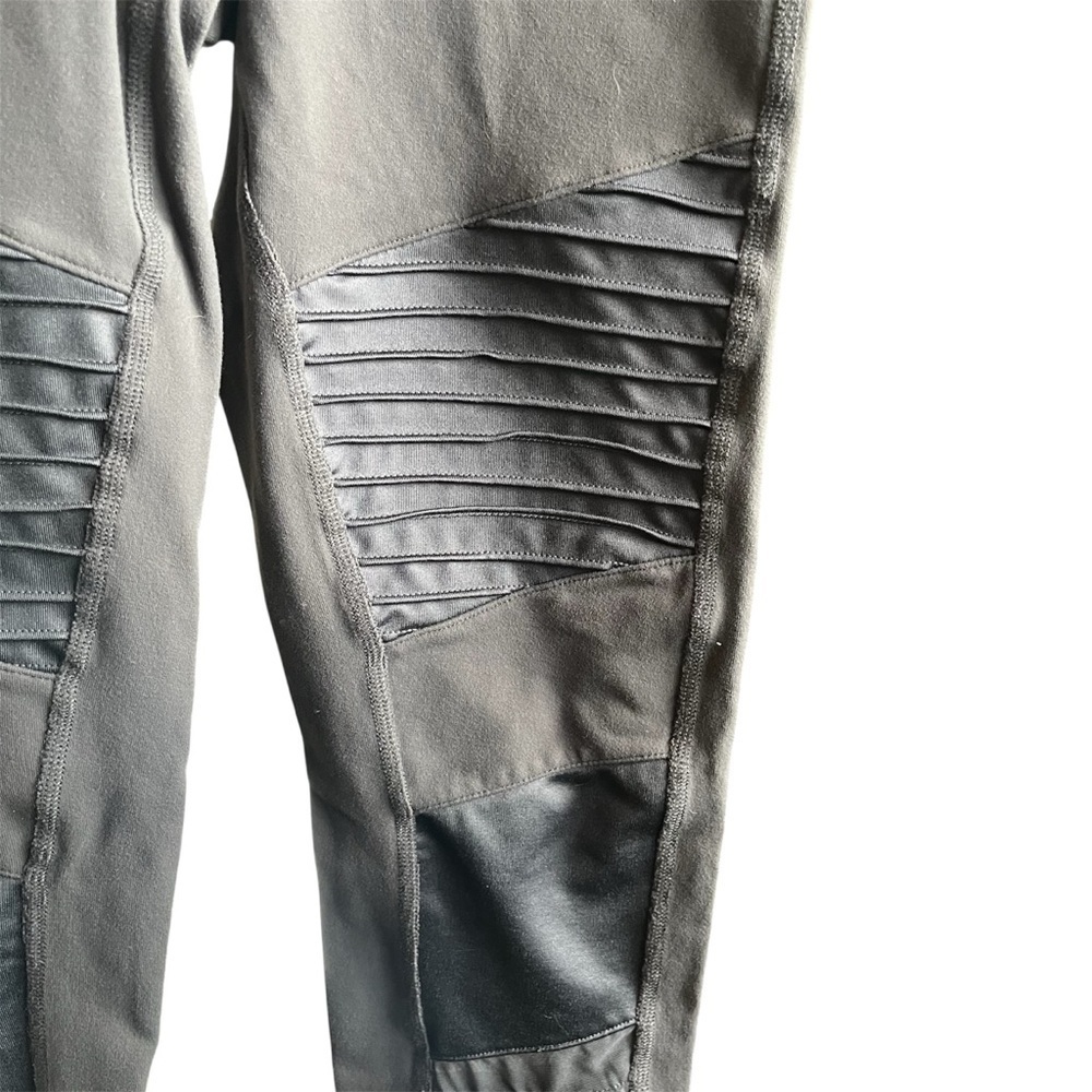 ALO Yoga Women's Gray Moto Leggings Medium - Picture 2 of 8
